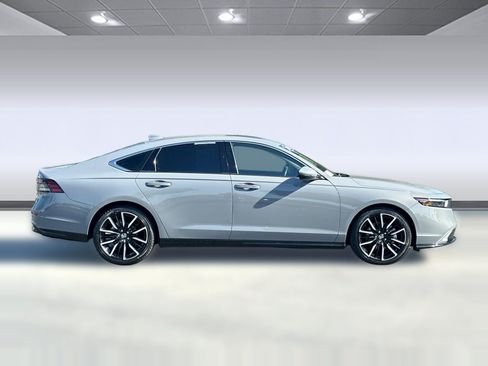 Used 2024 Honda Accord Touring image 7