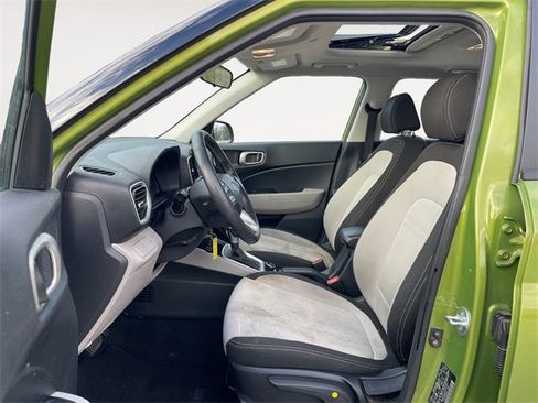 Used 2023 Hyundai Venue SEL w/ Cargo Package image 9