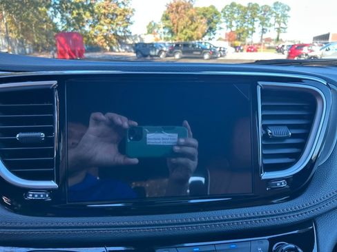 New 2026 Chrysler Pacifica Pinnacle image 16