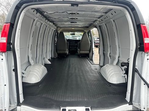 Used 2025 Chevrolet Express 3500 Extended w/ Driver Convenience Package RWD image 15