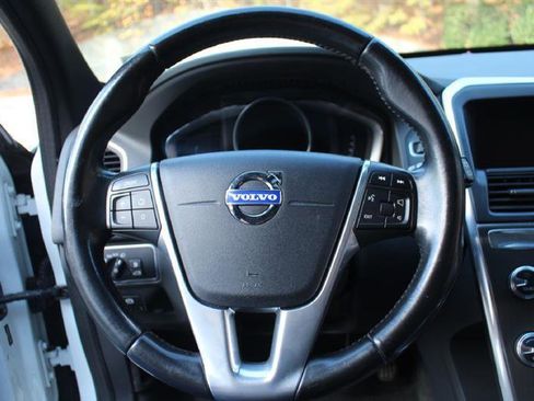 Used 2015 Volvo XC60 T5 w/ Proximity Package AWD/4WD image 17