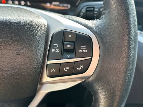 Used 2023 Ford Explorer XLT AWD/4WD image 33