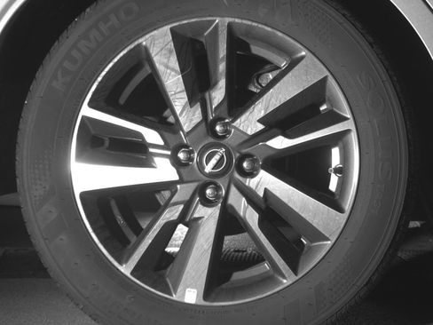 Used 2025 Nissan Versa SV FWD image 15