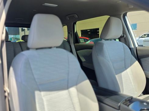 Used 2023 Nissan Rogue SV FWD image 11