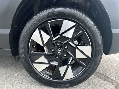 Used 2025 Hyundai Kona SEL image 11