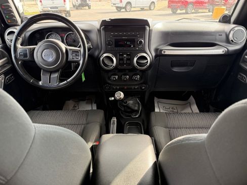 Used 2011 Jeep Wrangler Unlimited Sahara w/ Mopar Chrome Edition Group AWD/4WD image 9