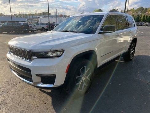 Used 2023 Jeep Grand Cherokee L Limited RWD image 2
