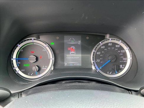 Used 2021 Toyota Highlander LE FWD image 22
