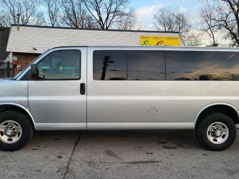 Used 2018 Chevrolet Express 3500 LT w/ LT Preferred Equipment Group RWD image 12