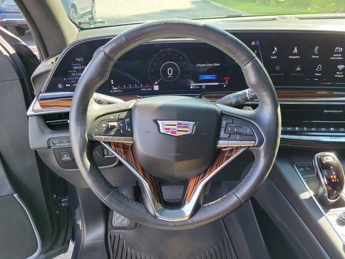 Used 2022 Cadillac Escalade Premium Luxury AWD/4WD image 24
