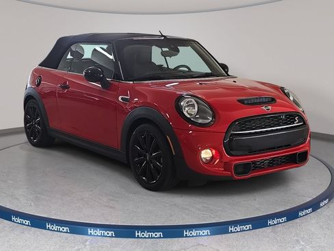 Used 2019 MINI Cooper S w/ Signature Upholstery Package FWD image 4