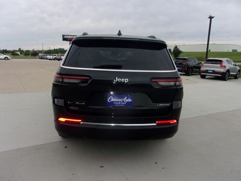 Used 2022 Jeep Grand Cherokee L Limited AWD/4WD image 5