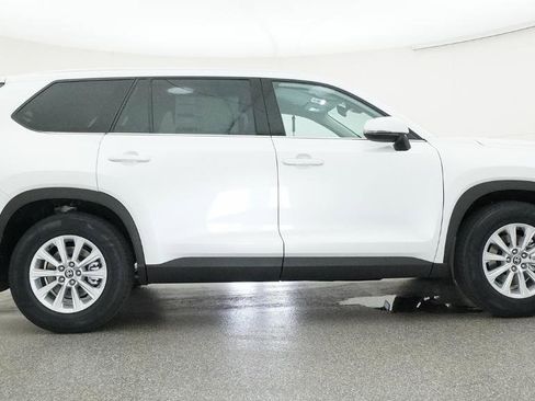 New 2026 Toyota Grand Highlander FWD image 4