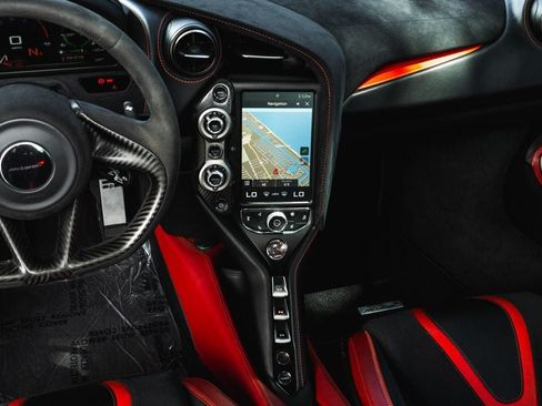 Used 2018 McLaren 720S Performance RWD image 23