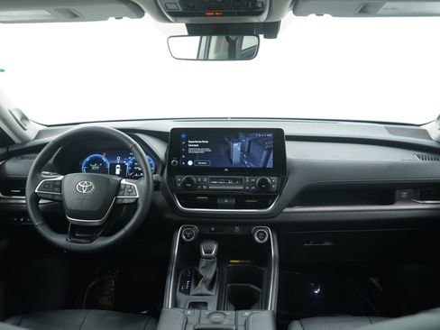 Used 2025 Toyota Grand Highlander AWD Hybrid image 13