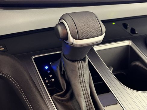 Used 2025 Toyota Sienna XLE image 22