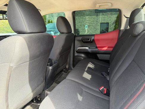 Used 2023 Toyota Tacoma SR5 w/ Technology Package AWD/4WD image 15