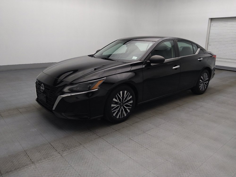 Used 2024 Nissan Altima 2.5 SV FWD image 2