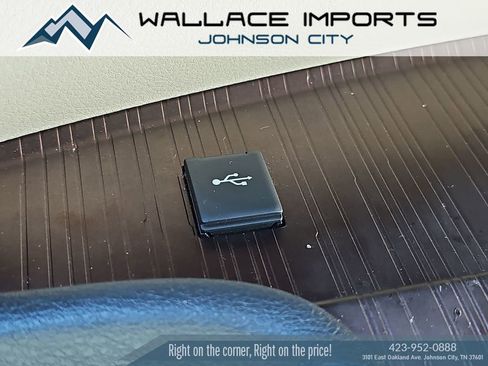 Used 2021 Toyota Sienna XLE image 36