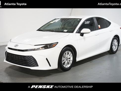 Certified 2025 Toyota Camry LE image 1