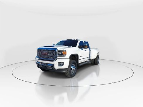 Used 2017 GMC Sierra 3500 Denali w/ Duramax Plus Package image 4