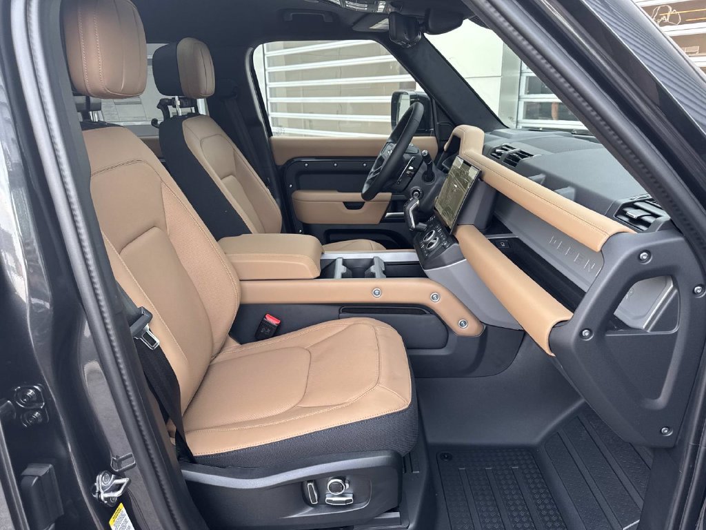 New 2026 Land Rover Defender 130 V8 AWD/4WD image 9