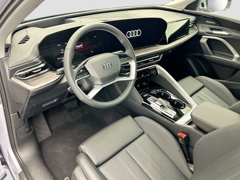 Certified 2025 Audi Q5 Premium w/ Premium Plus AWD/4WD image 9