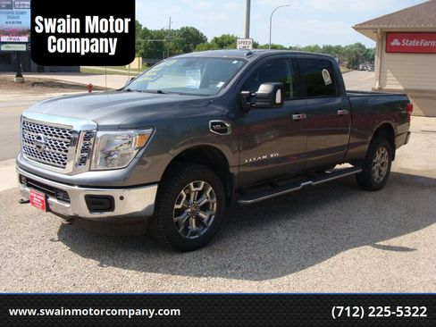 Used 2018 Nissan Titan SV w/ SV Convenience Package image 1