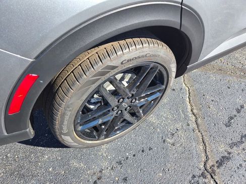 New 2026 Chevrolet Equinox EV LT image 9