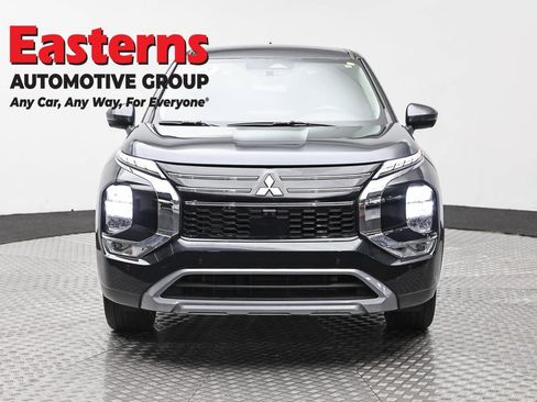 Used 2025 Mitsubishi Outlander SE FWD image 2