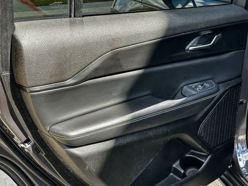 Used 2023 Jeep Grand Cherokee L Laredo image 28