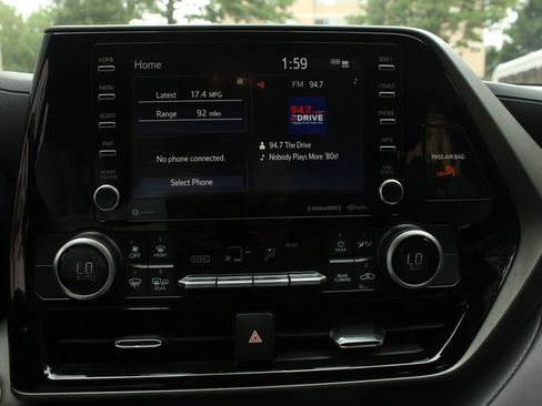 Used 2021 Toyota Highlander LE AWD/4WD image 36
