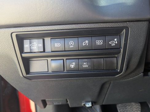Used 2022 Toyota Tundra Platinum AWD/4WD image 17