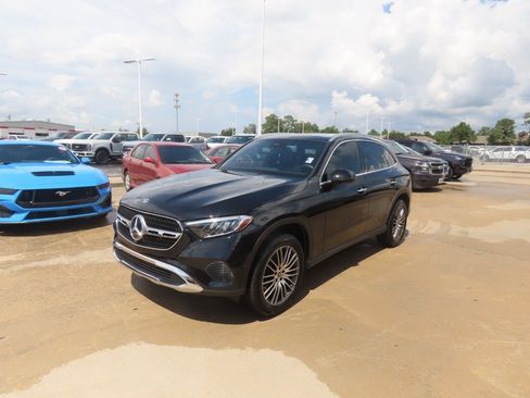 Used 2025 Mercedes-Benz GLC 300 image 2
