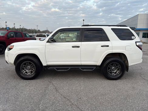 Used 2020 Toyota 4Runner Venture w/ Moonroof Package image 4