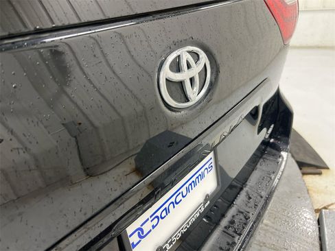 Used 2018 Toyota Sienna XLE w/ XLE Navigation Package image 28