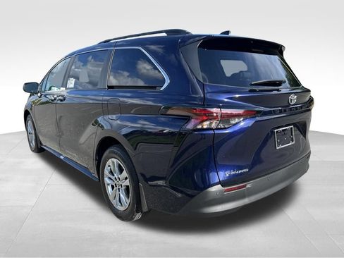 New 2026 Toyota Sienna XLE AWD/4WD image 3