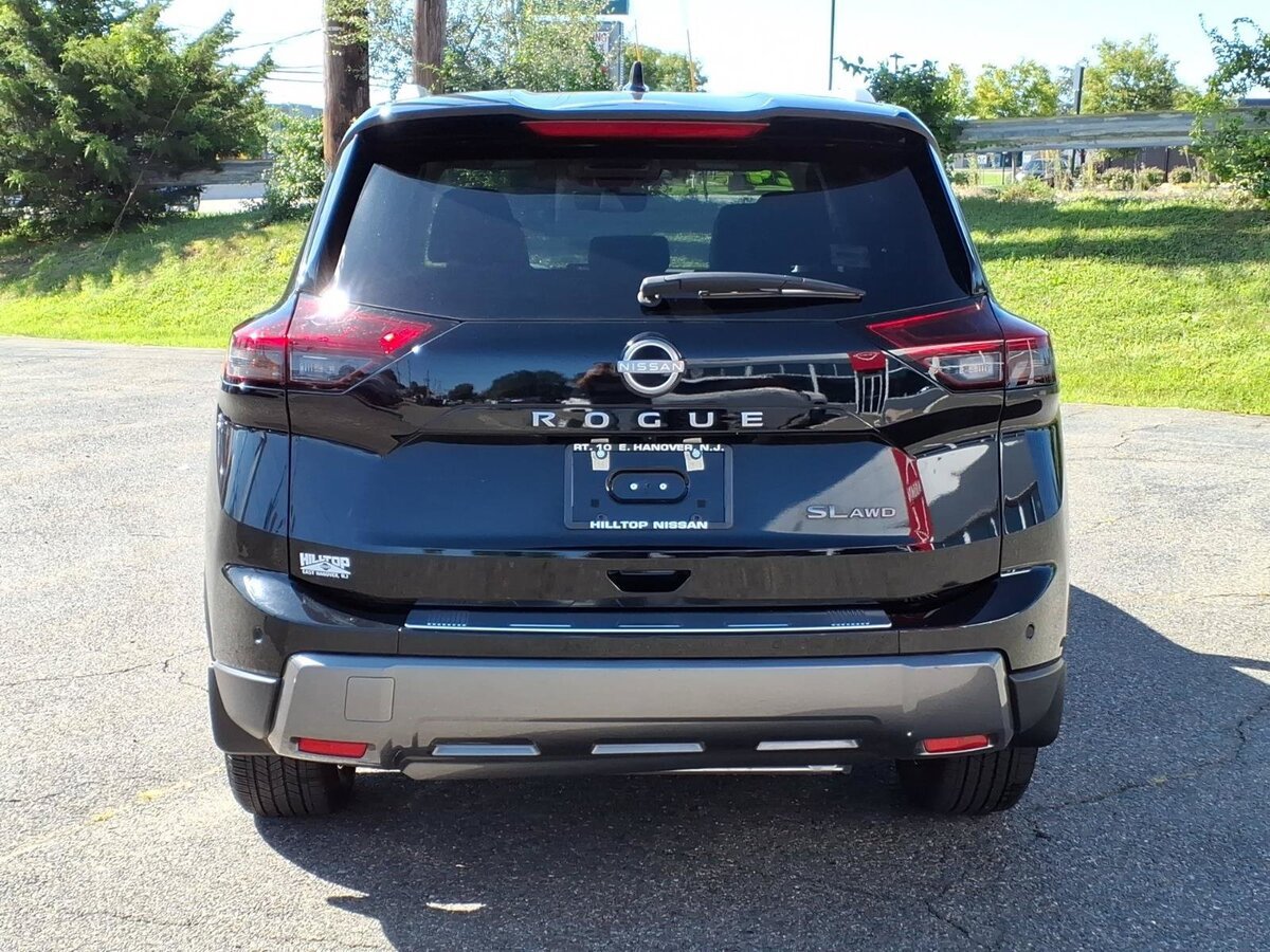 Used 2024 Nissan Rogue SL AWD/4WD image 6