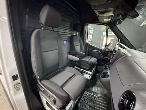 Used 2021 Mercedes-Benz Sprinter 2500 image 17