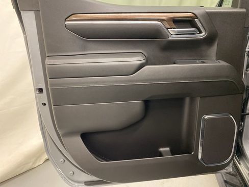 Used 2024 Chevrolet Silverado 1500 LT Trail Boss w/ Dark Appearance Package image 12