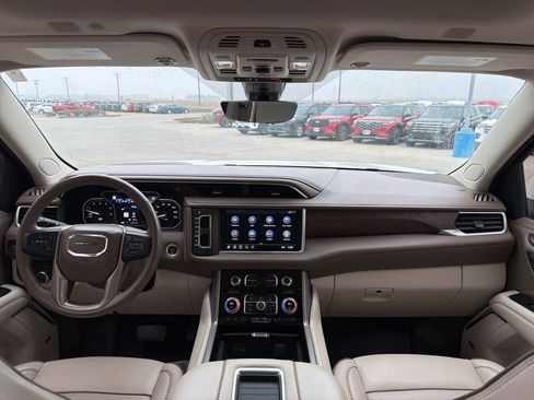 Used 2021 GMC Yukon Denali w/ Denali Premium Package image 19