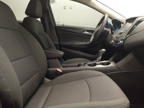 Used 2017 Chevrolet Cruze LT w/ Convenience Package FWD image 21
