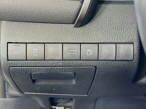 Certified 2018 Toyota Camry XSE FWD image 10