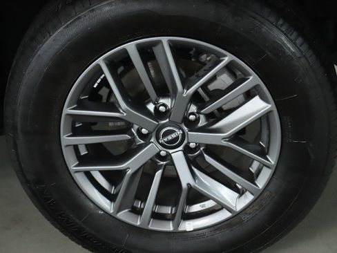 Used 2024 Nissan Rogue S image 40