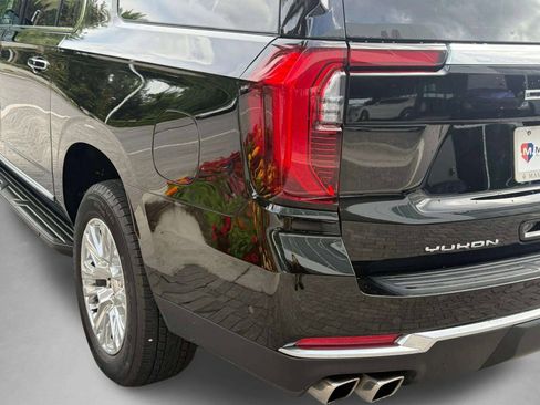 Used 2025 GMC Yukon XL Denali AWD/4WD image 13