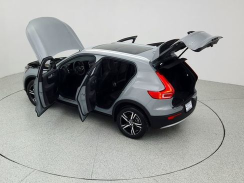 Certified 2025 Volvo XC40 B5 Core image 36