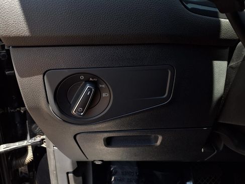 Used 2023 Volkswagen Tiguan SE w/ Panoramic Sunroof Package FWD image 15