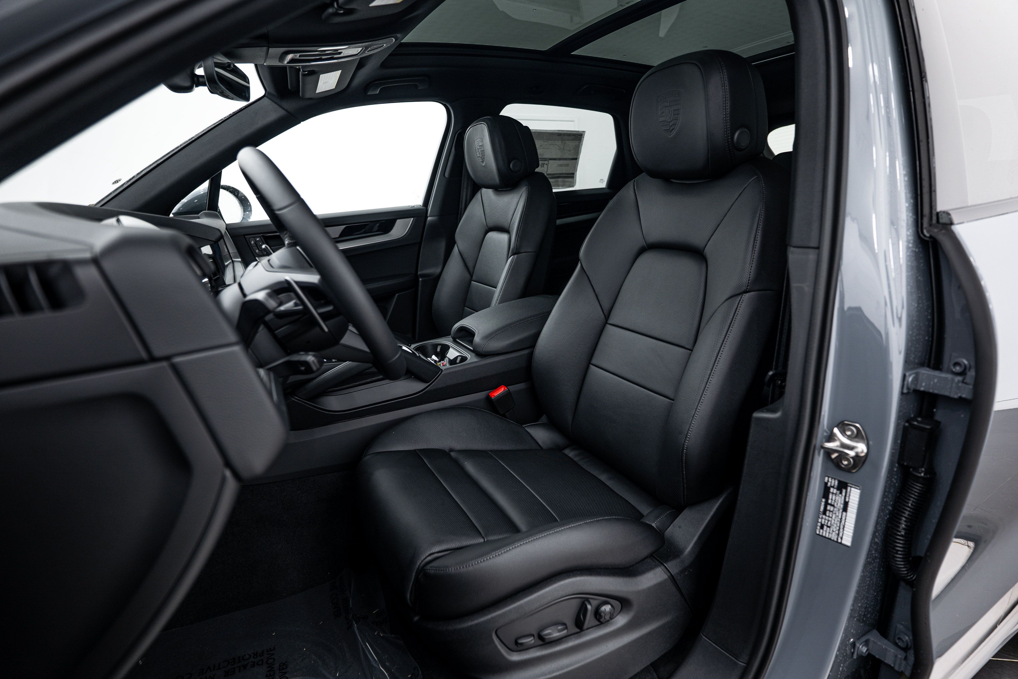 Certified 2026 Porsche Cayenne AWD/4WD image 5