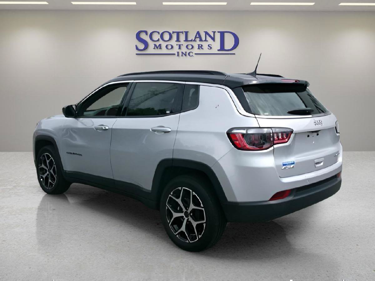 Used 2025 Jeep Compass Limited AWD/4WD image 8