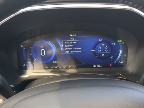 Used 2020 Ford Escape Titanium image 23